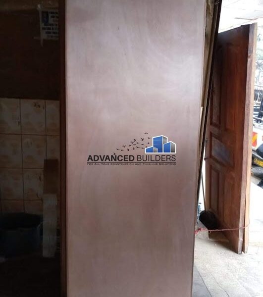 Mahogany veneer flush door